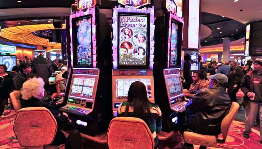 is it possible to cheat slot machines